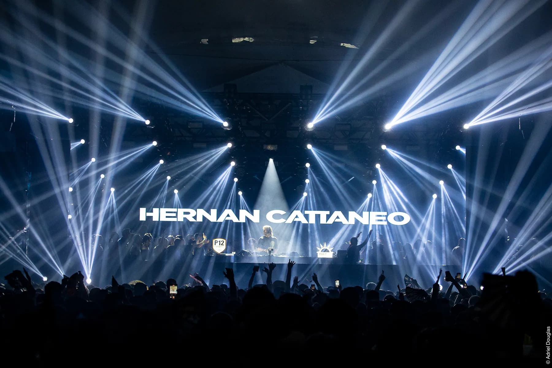 Pista y escenario en una edición anterior de Hernán Cattáneo en P12, fotografía de Adriel Douglas